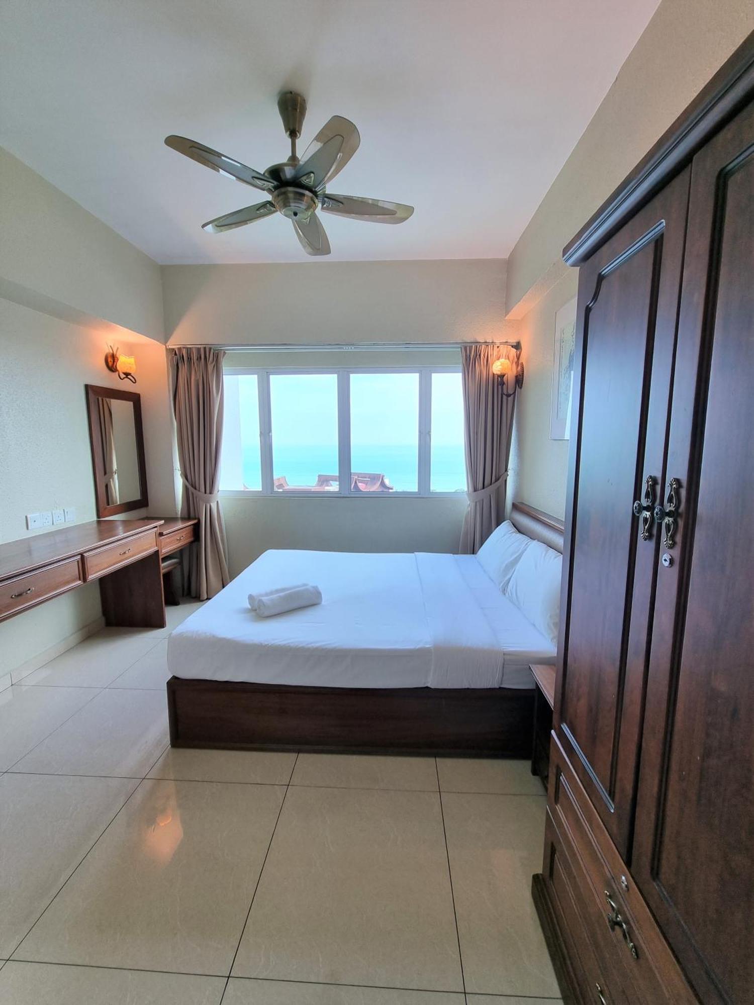 Green Ocean Seaview Apartment Batu Ferringhi Exterior photo