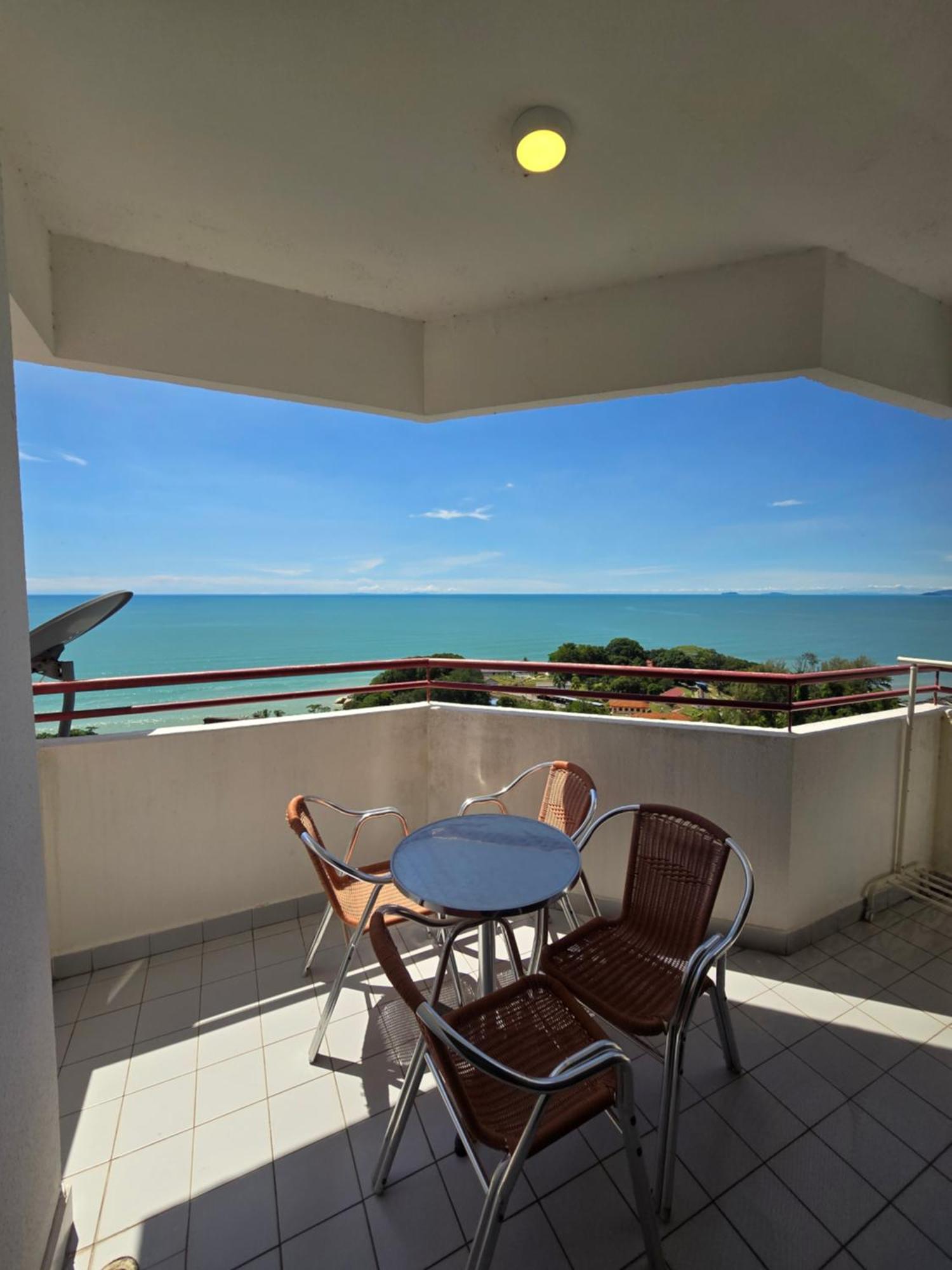 Green Ocean Seaview Apartment Batu Ferringhi Exterior photo