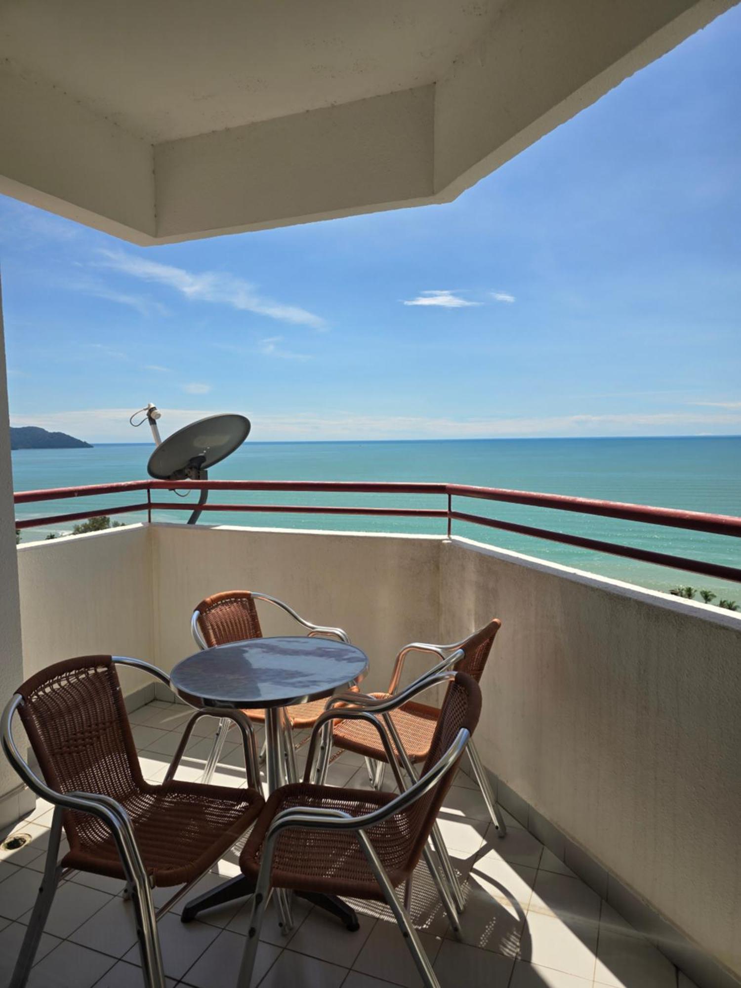 Green Ocean Seaview Apartment Batu Ferringhi Exterior photo
